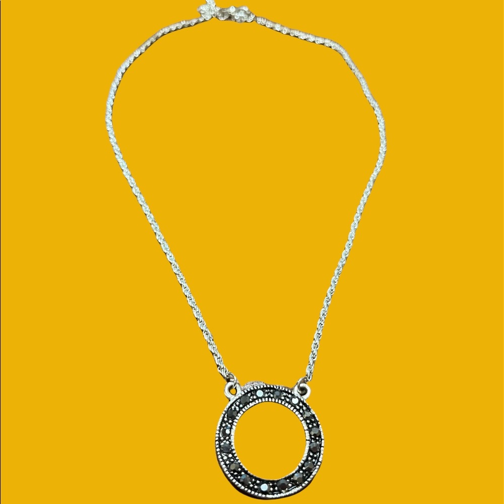 Silver tone black round fashion pendant woman necklace